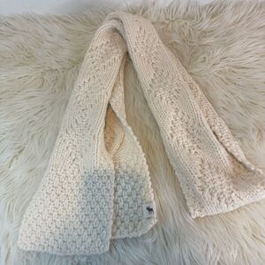 Y2K Abercrombie & Fitch cream Knit scarf